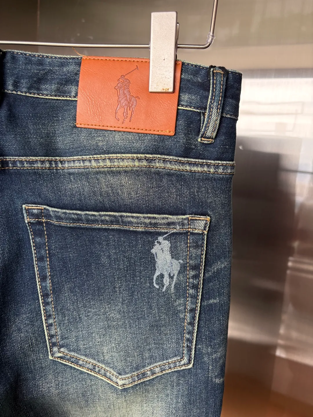 P250 A super stylish pair of jeans, customized original washed denim fabric, unique design, top-notch embroidered letter pattern logo, original hardware accessories decoration, a very outstanding pair of jeans, the materials and craftsmanship are extremely luxurious and exquisite, extremely high-grade, handsome and stylish upper body, recommended 👍, 005 code number: 29-38 but not 35; 37